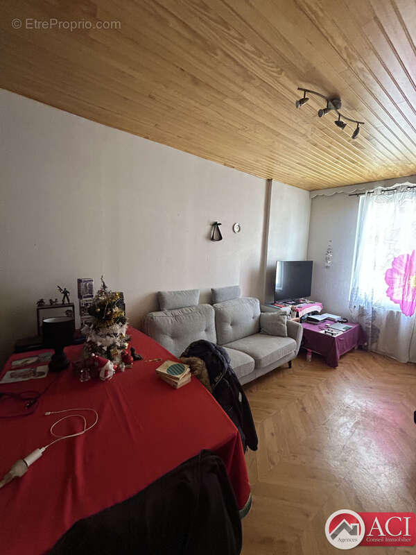 Appartement à BORNEL