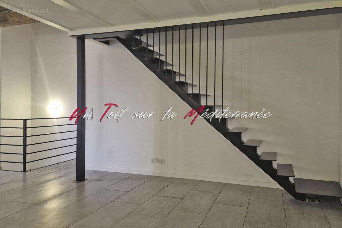 Appartement à SOLLIES-PONT