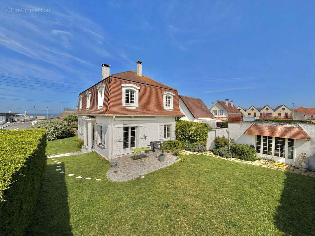 Maison à COLLEVILLE-MONTGOMERY