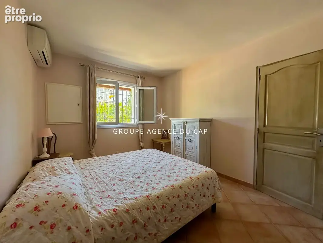 A vendre  la bouverie villa provencale plain pied piscine garage - photo 12