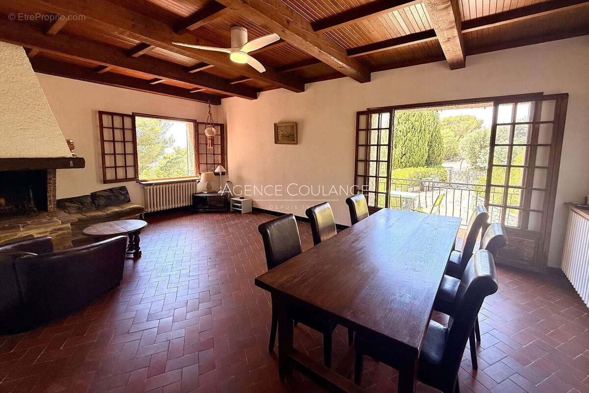 Maison 161 m² à Saint-Cyr-Sur-Mer  - photo 3
