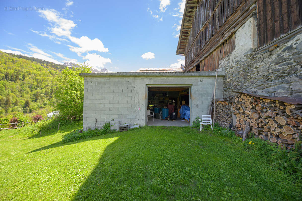 Maison à LES ALLUES