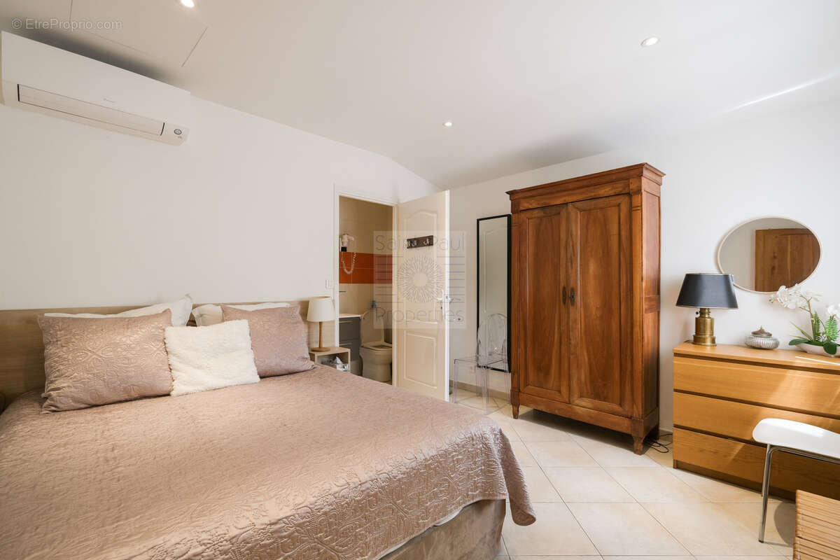 CHARME et CALME ABSOLU - MAISON 156m2 - Saint-Laurent-du-Var - photo 17