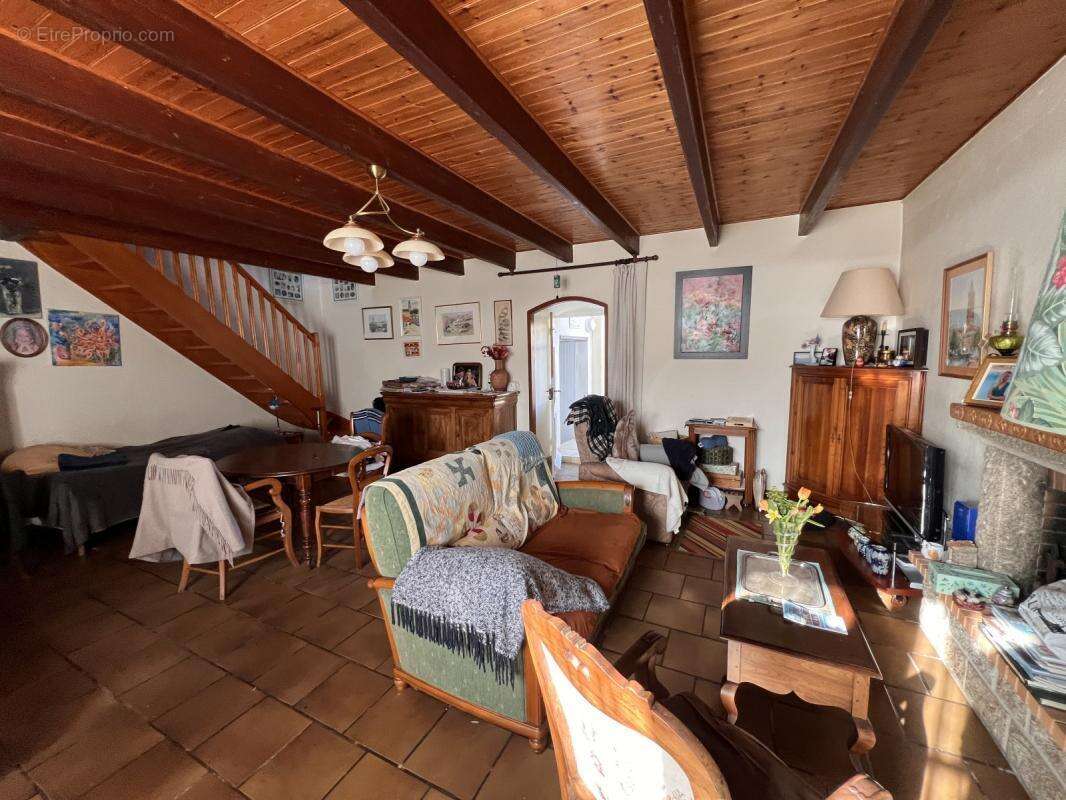 Maison de caractère en pierre avec appartement indépendant - Village à 3,5 km du bord de mer - photo 10
