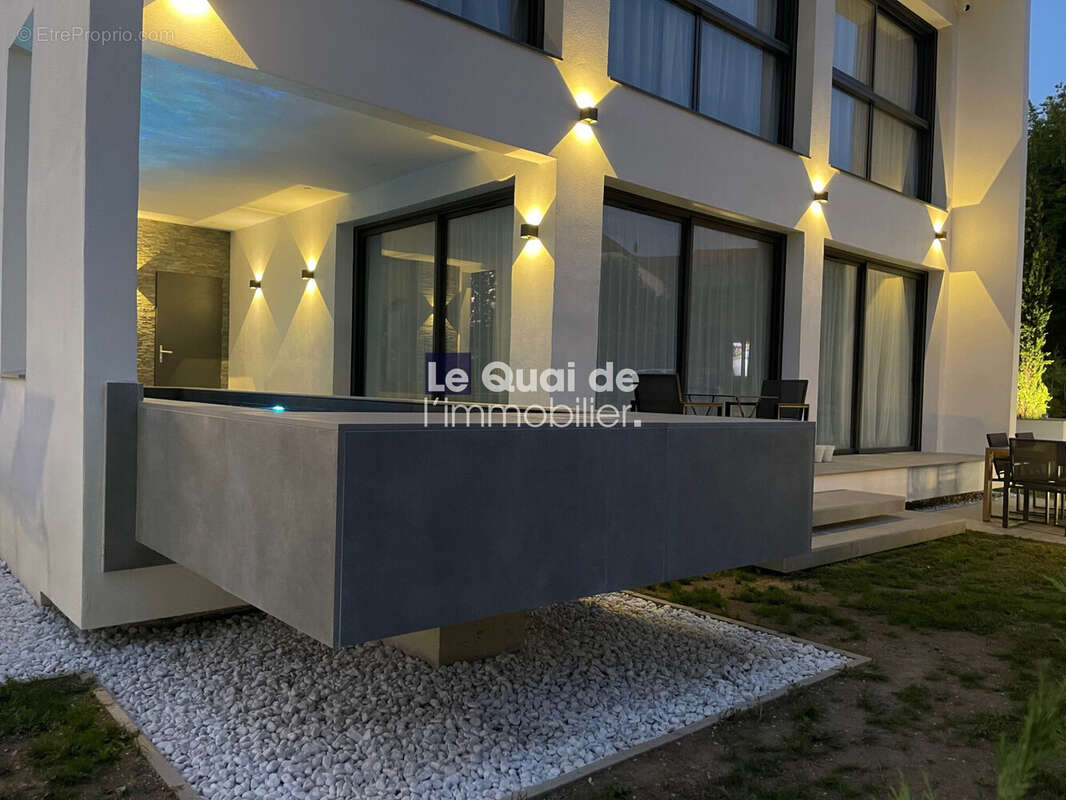 Maison à VILLY-LE-PELLOUX