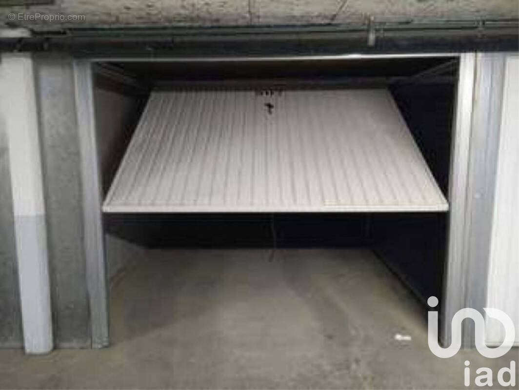 Photo 1 - Parking à EVRY