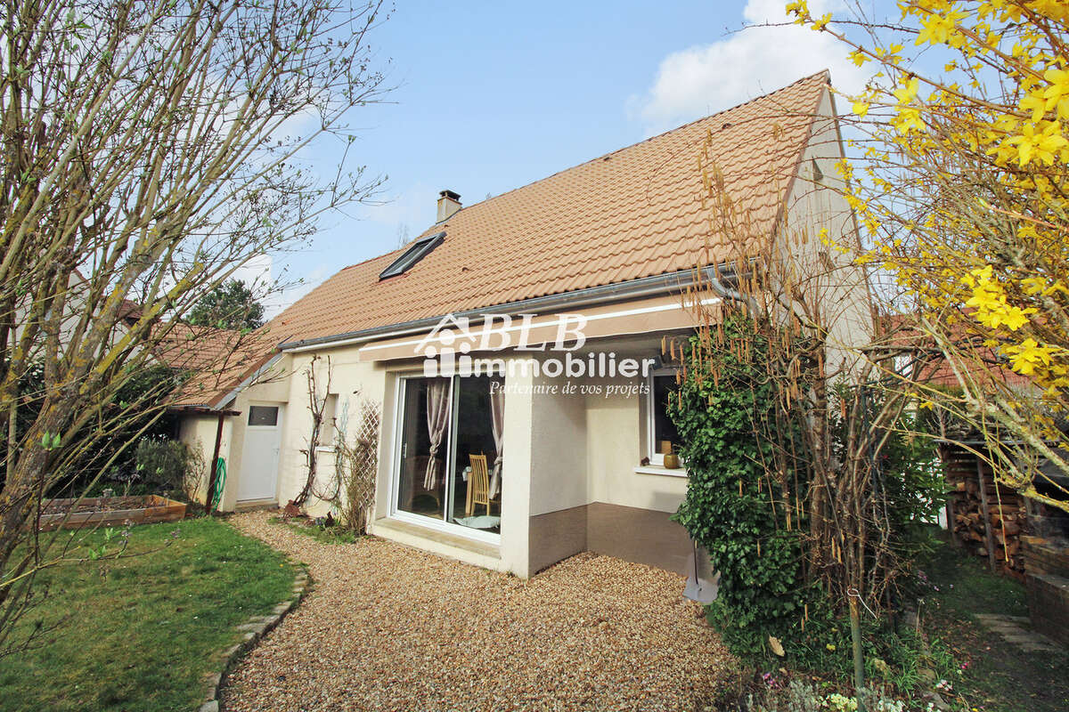 Maison à LE PERRAY-EN-YVELINES