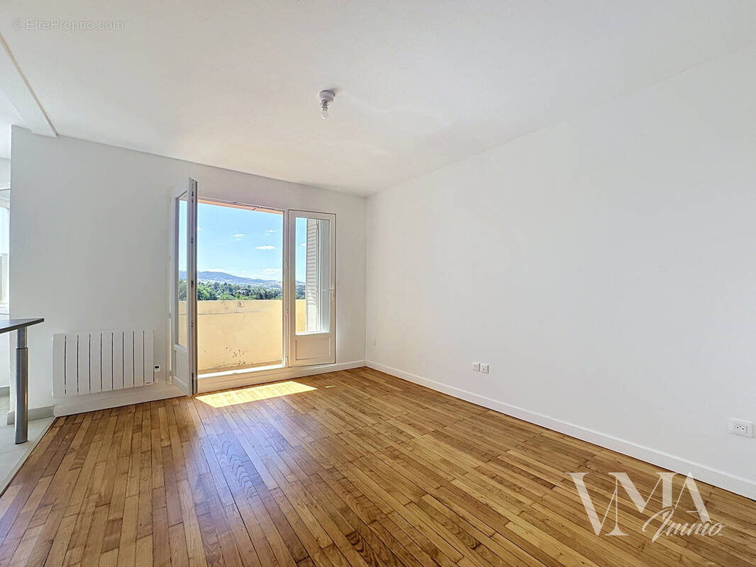 Appartement à L'ARBRESLE