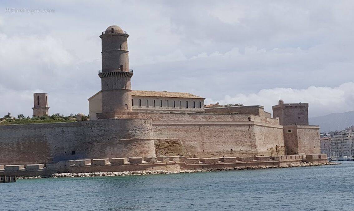 Commerce à PORT-DE-BOUC