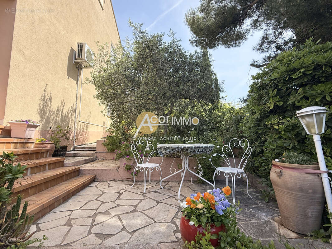 Appartement à SIX-FOURS-LES-PLAGES