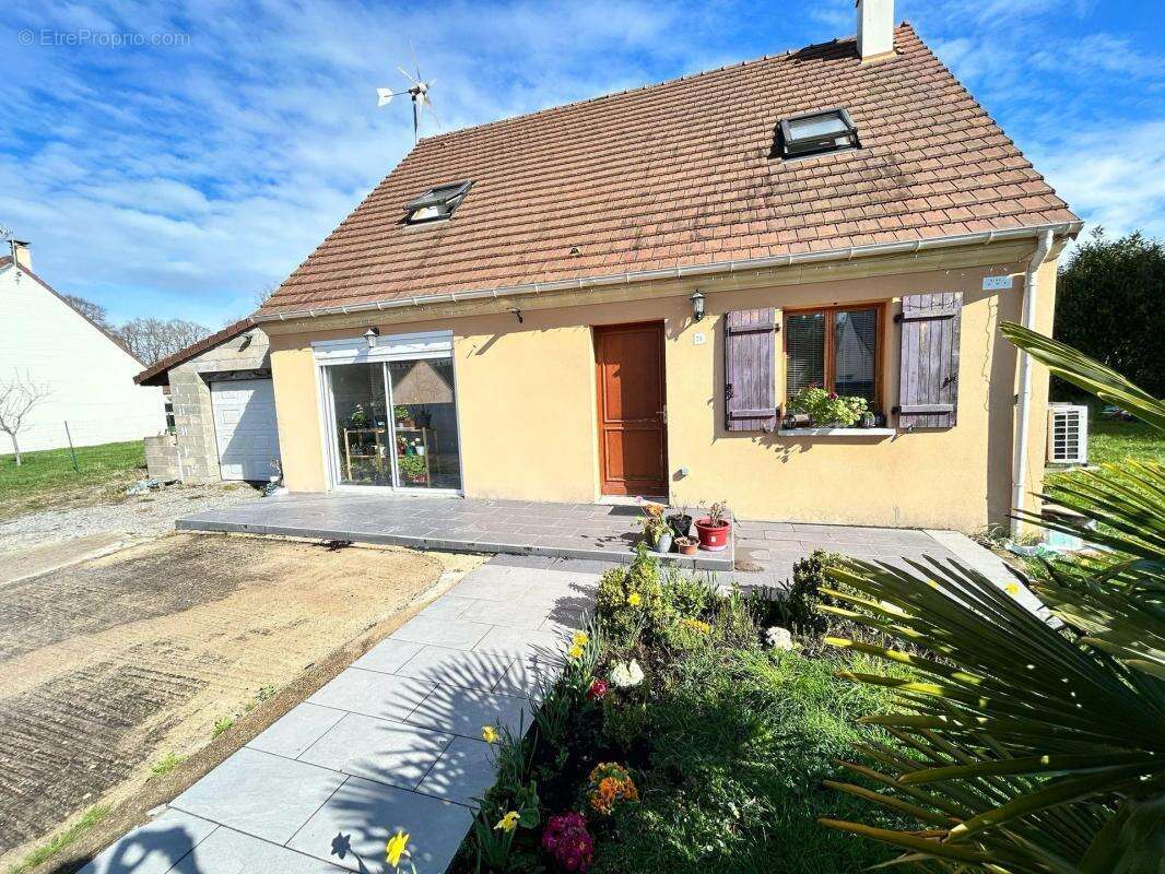 Maison à FERRIERES-EN-GATINAIS