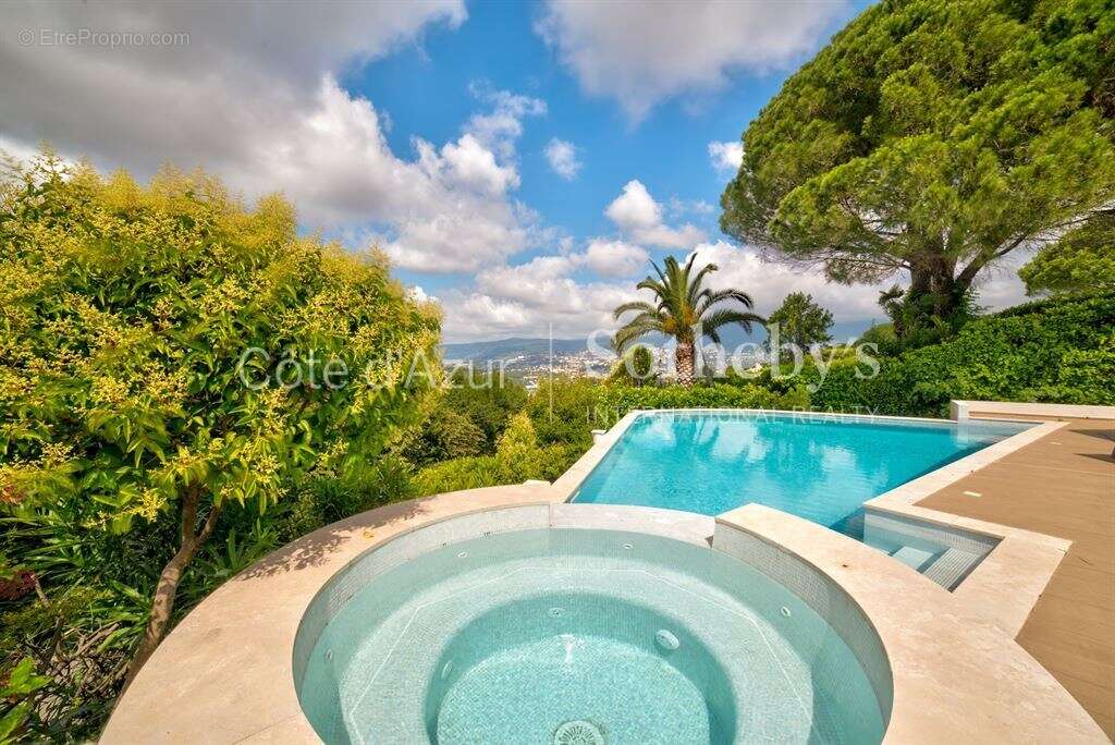 Maison à MOUANS-SARTOUX