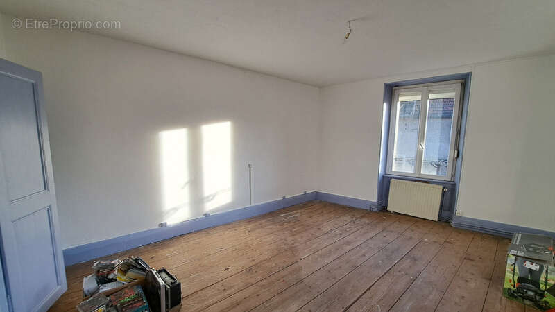 Maison à COMBEAUFONTAINE