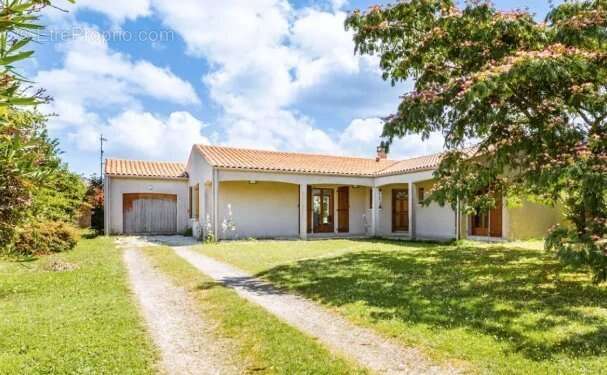 Maison à SAINT-JUST-LUZAC