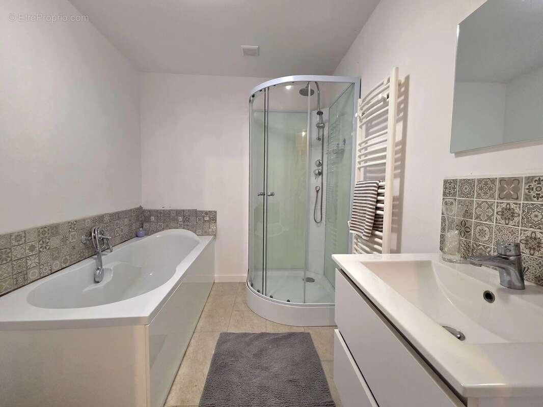 Maison de caractère en pierre rénovée avec vaste grange, près de Lauzun - photo 9