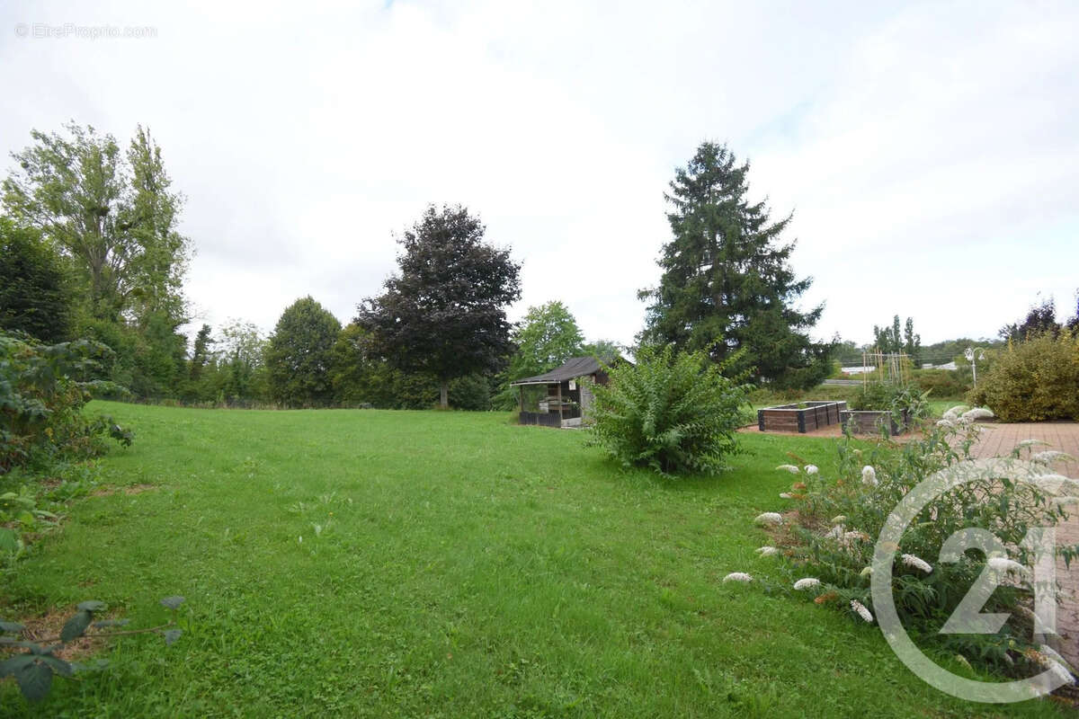 Maison à CREUZIER-LE-VIEUX