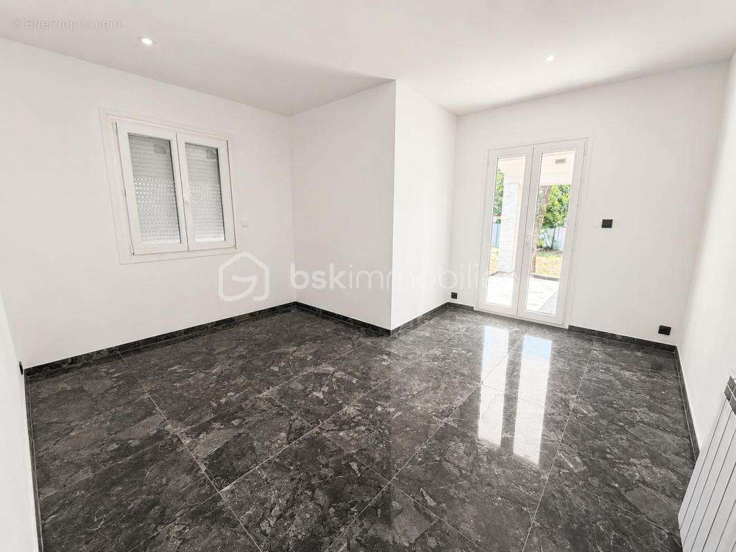 Maison contemporaine de plain-pied avec dépendance – 134 m² – Terrain 685 m² – Saint-Christol-lez-Alès (Montèze) - photo 5