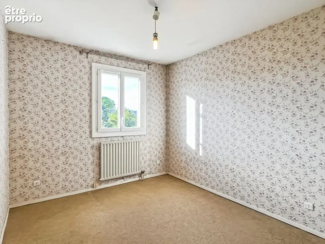 LORIOL - Maison À Vendre - Une maison pleine de potentiel, idéale pour votre projet de vie - photo 5