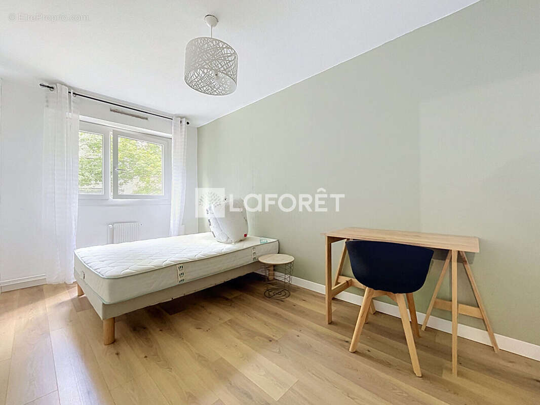 Appartement T5 rénové 4 chambres Brequigny - photo 8