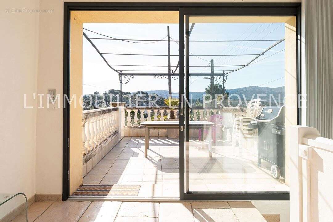 Maison 95 m² à Marseille-11e  - photo 4