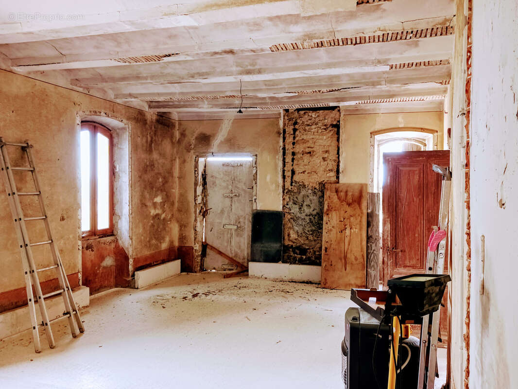 Maison à SAINT-ETIENNE-DE-FONTBELLON