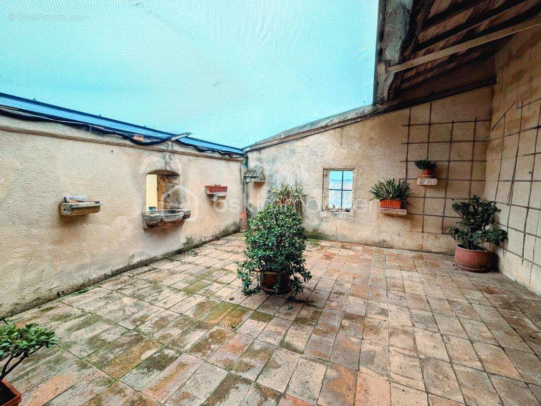 Maison à VIC-LA-GARDIOLE