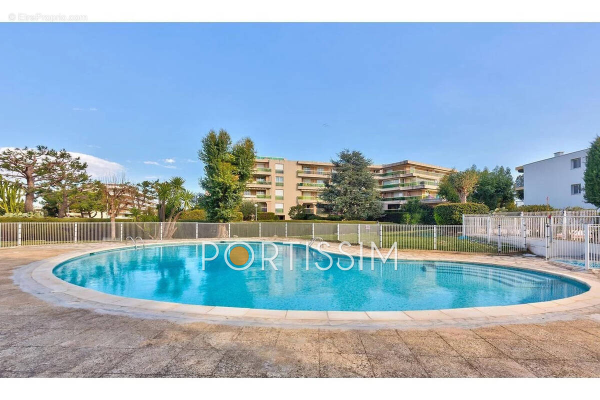 Appartement à SAINT-LAURENT-DU-VAR