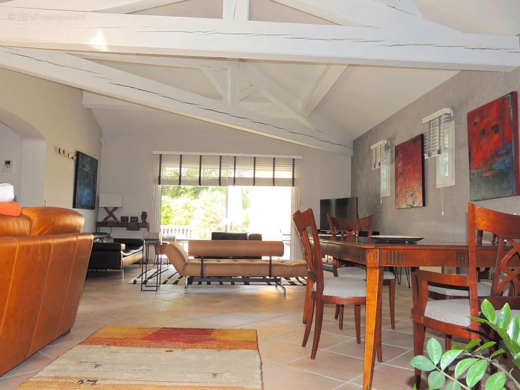Exclusivite: vente d'une maison architecte 5 p - 4 ch avec terrasse et piscine a brignoles - photo 7