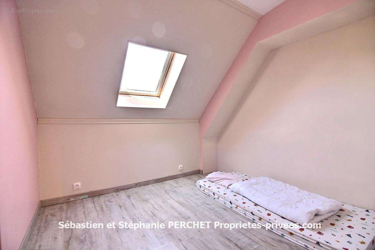 Maison de charme rénovée de 116 m² avec hangar et terrain de 2 630 m² - photo 7
