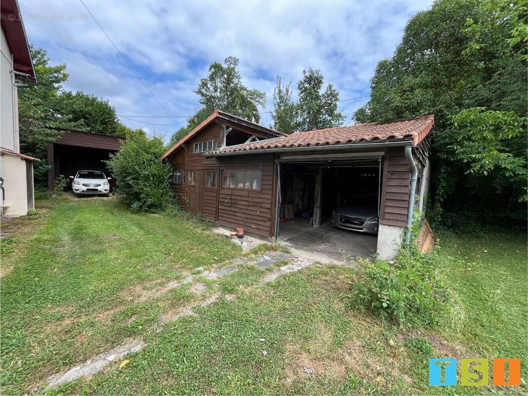 Maison à MONTREJEAU