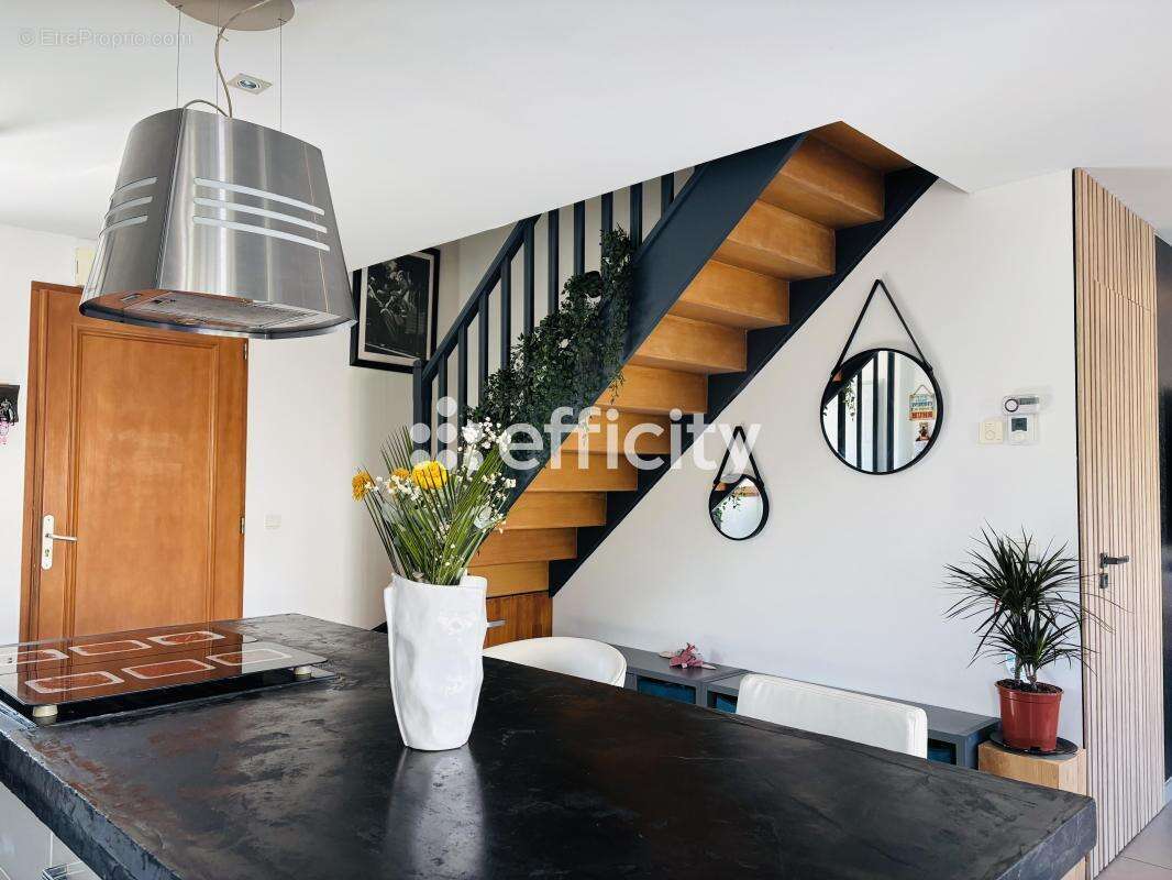 Maison 94 m² à Montagny-Les-Lanches  - photo 7