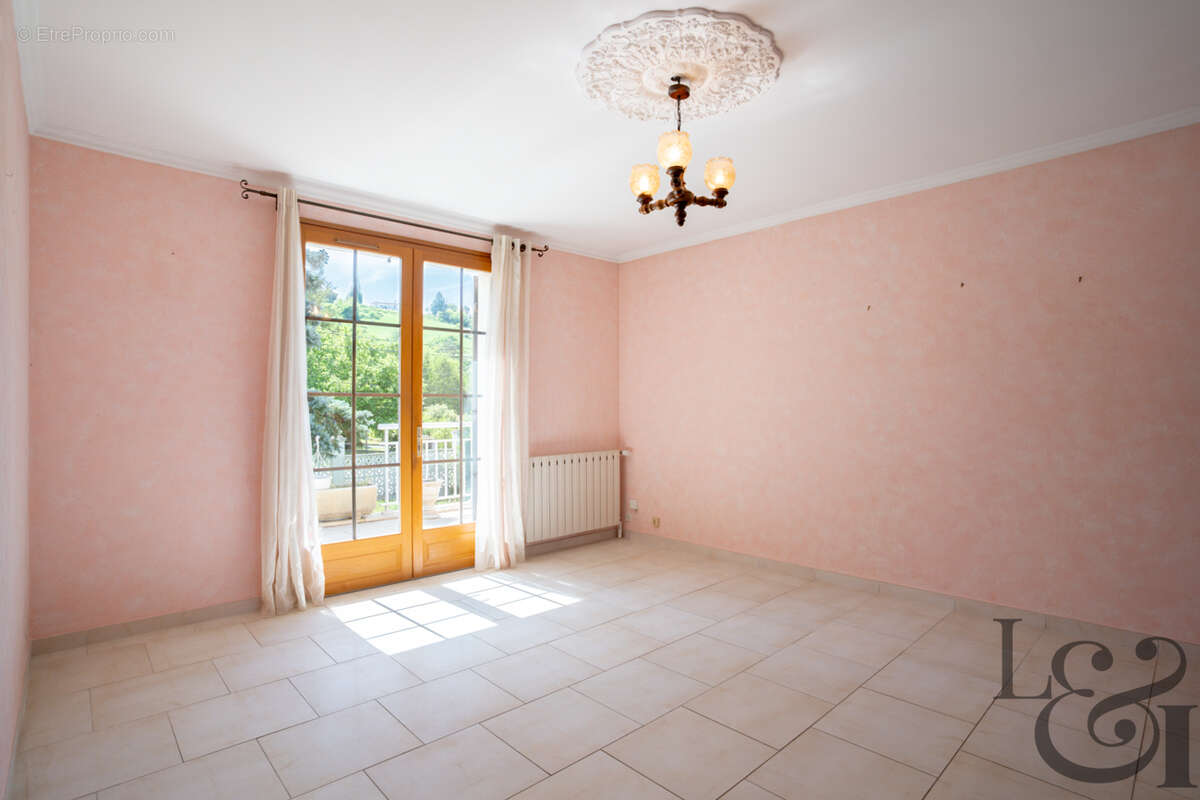 Maison à PUJOLS