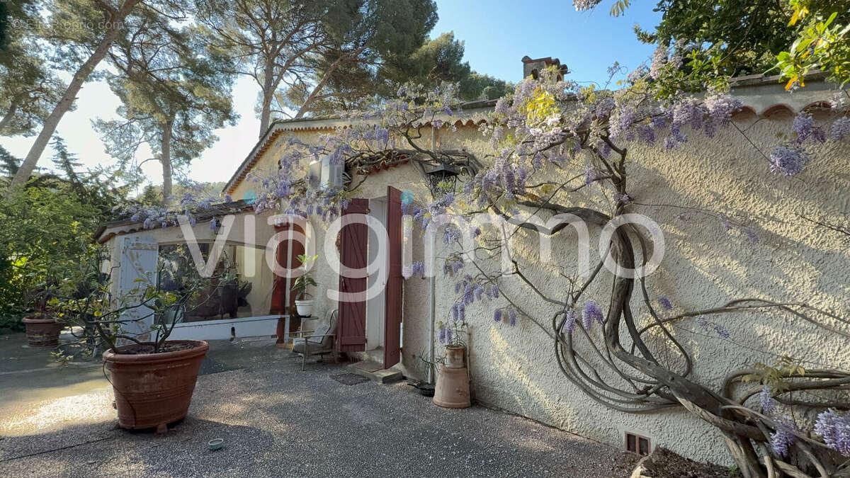 Maison Sanary Sur Mer 5 pièce(s) 190 m2 - photo 3