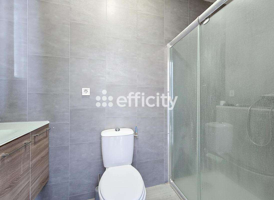 Appartement à NAZELLES-NEGRON