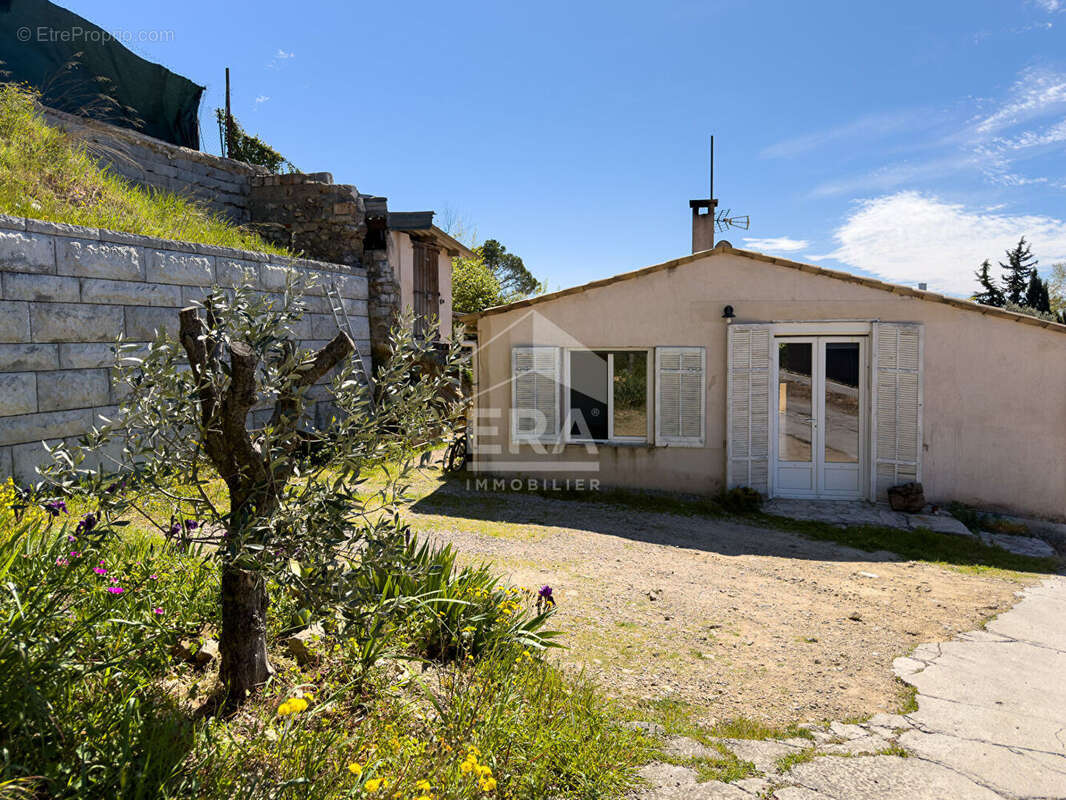 Maison à LA ROQUETTE-SUR-SIAGNE