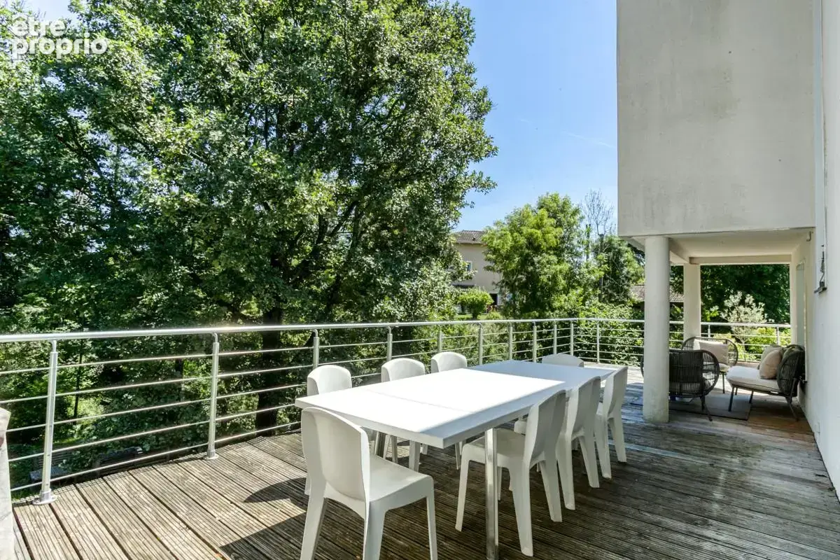 Maison 175 m² à Charbonnieres-Les-Bains  - photo 2