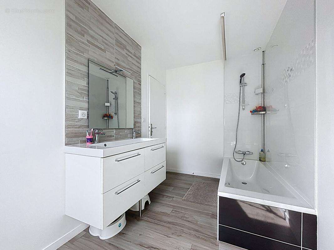 Maison à SAINT-LYPHARD