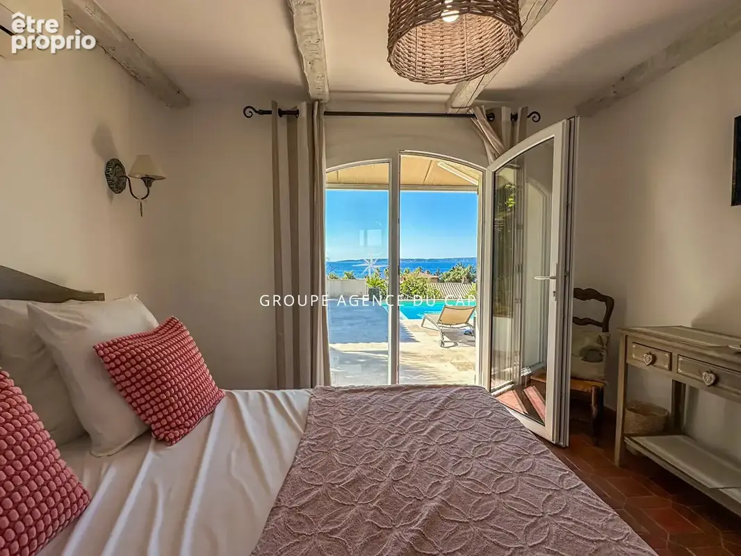 A vendre villa 6 chambres en suite piscine pool house vue mer panoramique sur st-tropez garages et parkings - photo 17