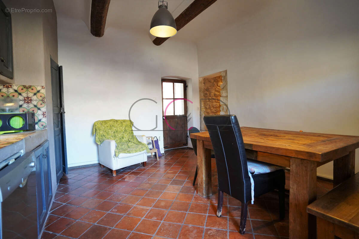 Maison à VENTABREN
