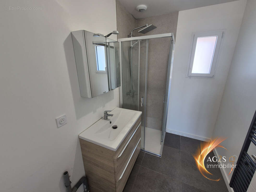 Appartement avec terrasse + 2 places parking privatives - petite résidence de 2021 sans charges - photo 12