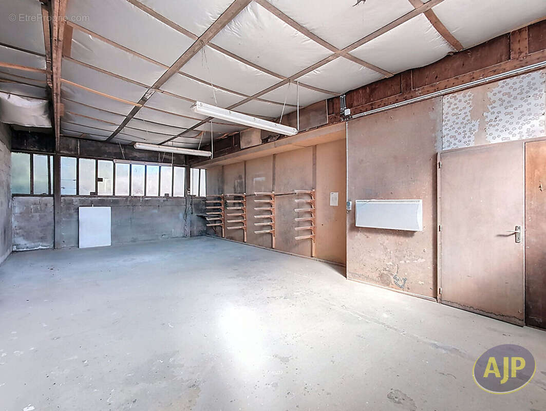 Commerce à MONTAIGU