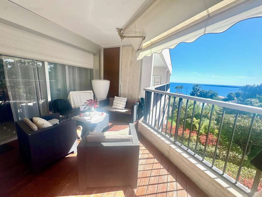 Appartement à VALLAURIS