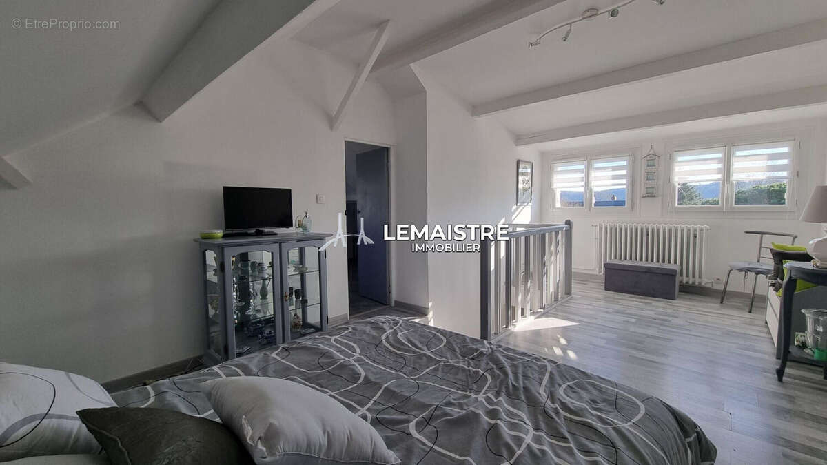 Maison à vendre - Sahurs - 97 m² - 4 chambres - Jardin / Sous-sol complet /  Grande Dépendance - photo 11