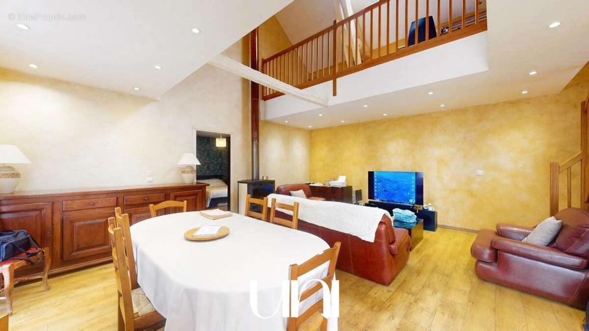 Maison à MEZIDON-CANON