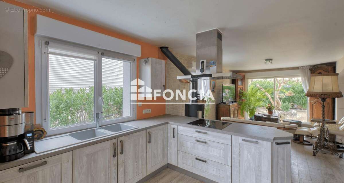À seulement 400 m de la magnifique plage de Châtelaillon, découvrez cette spacieuse maison qui saura vous séduire ! - photo 5