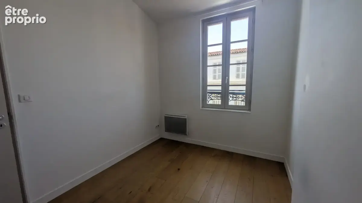 Rochefort Centre - T2 avec mezzanine dans hôtel particulier rénové - photo 7