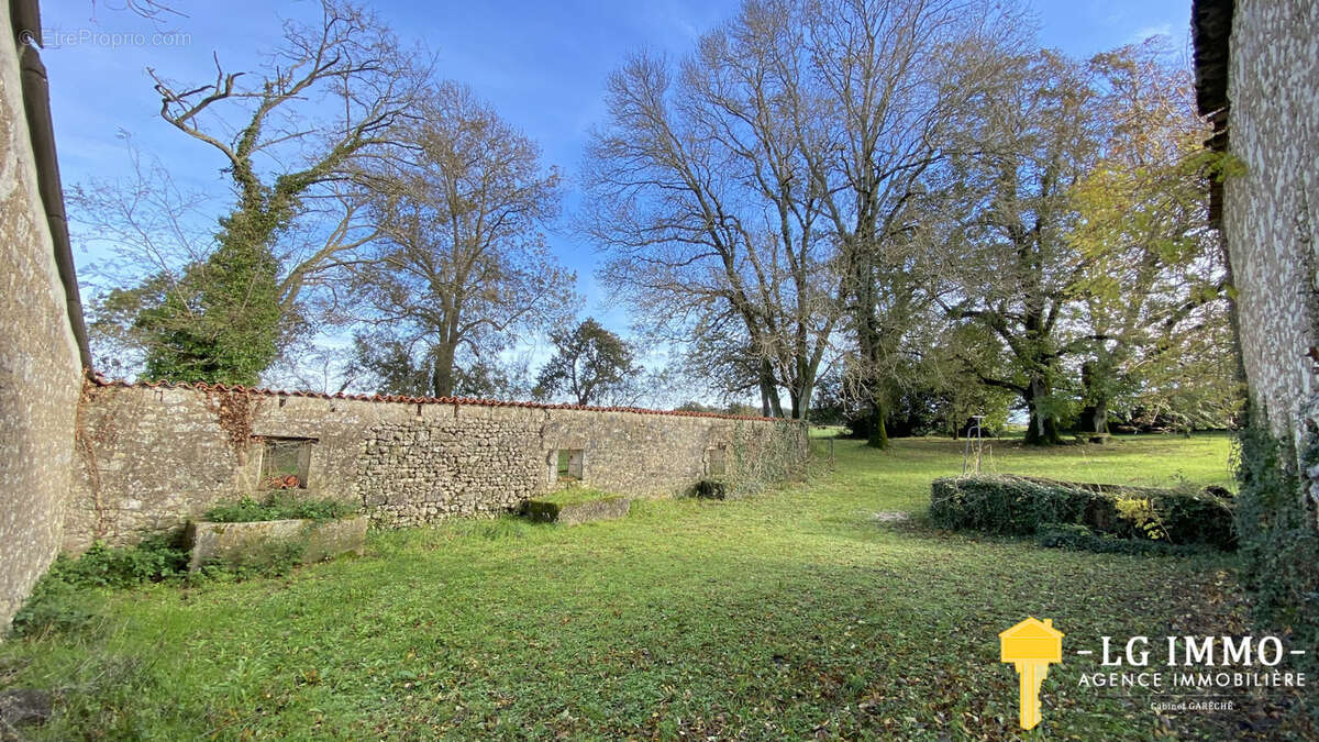Maison à EPARGNES