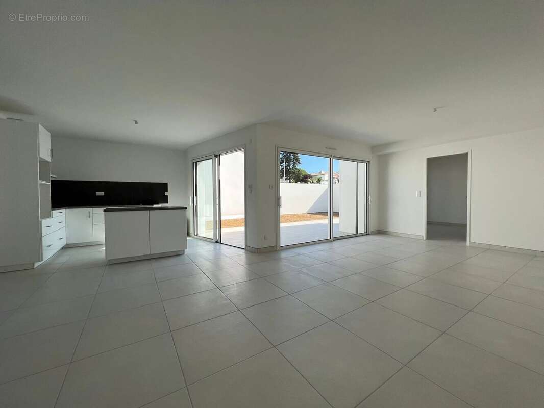 Maison à VAUX-SUR-MER