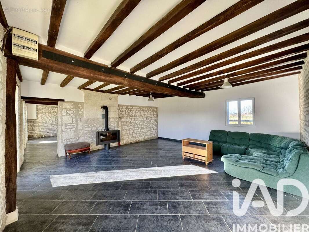 Maison 194 m² à Luze  - photo 3
