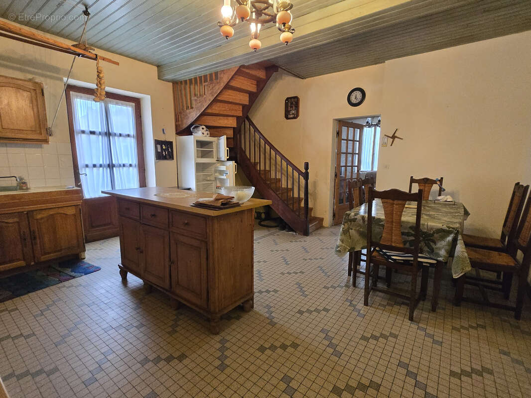 Maison en pierres au cœur de Villamblard avec 2 habitations! - photo 6